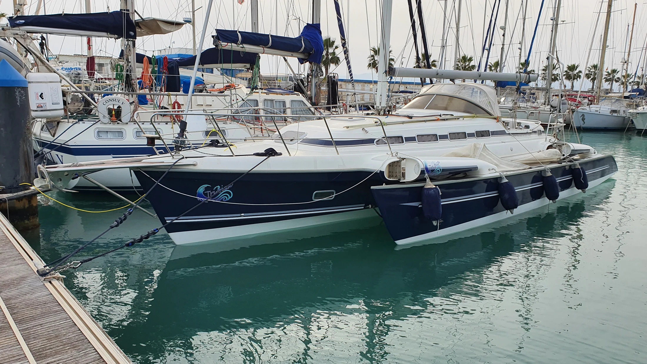 Dragonfly 1200 — Pintura del Dragonfly 1200. Una selección de imágenes de los trabajos y del acabado de la embarcación.
